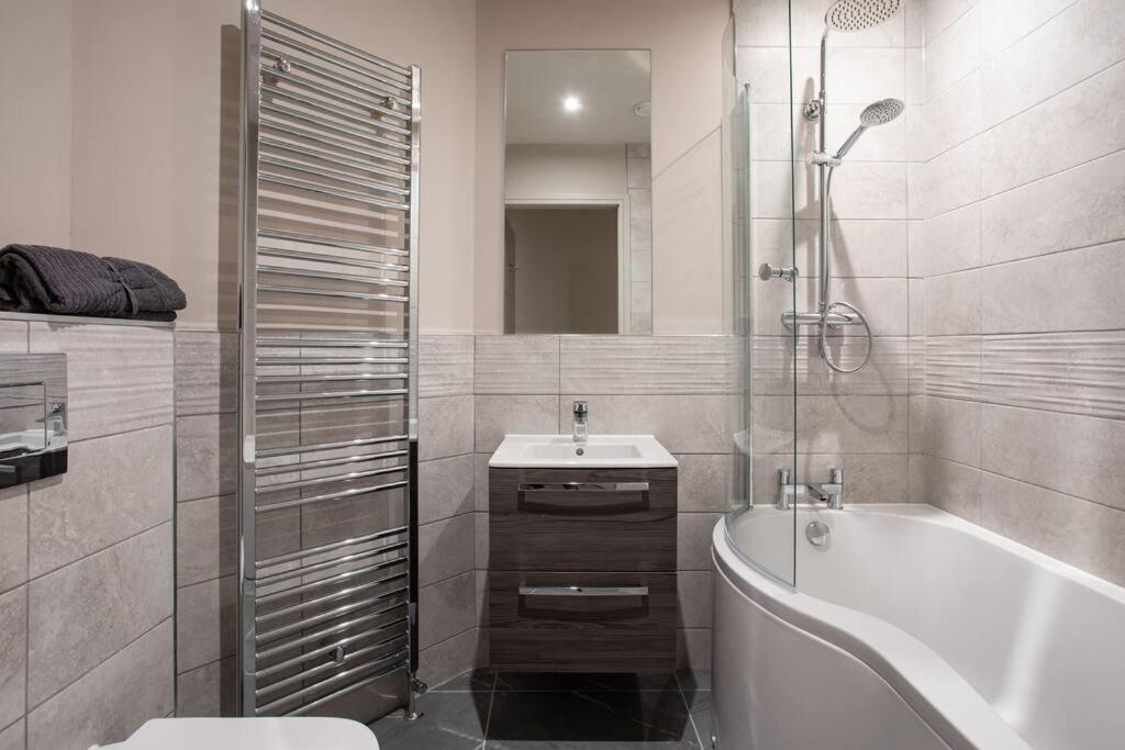 Modern 2Br With Balcony Next To The City Airport Bhd - Free Parking ベルファスト エクステリア 写真