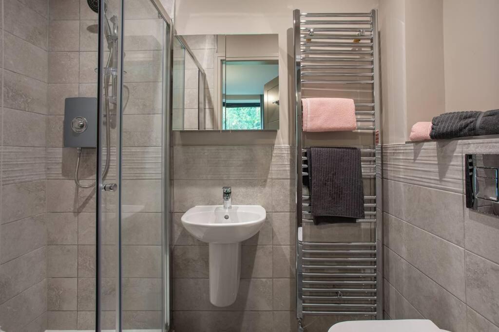 Modern 2Br With Balcony Next To The City Airport Bhd - Free Parking ベルファスト エクステリア 写真